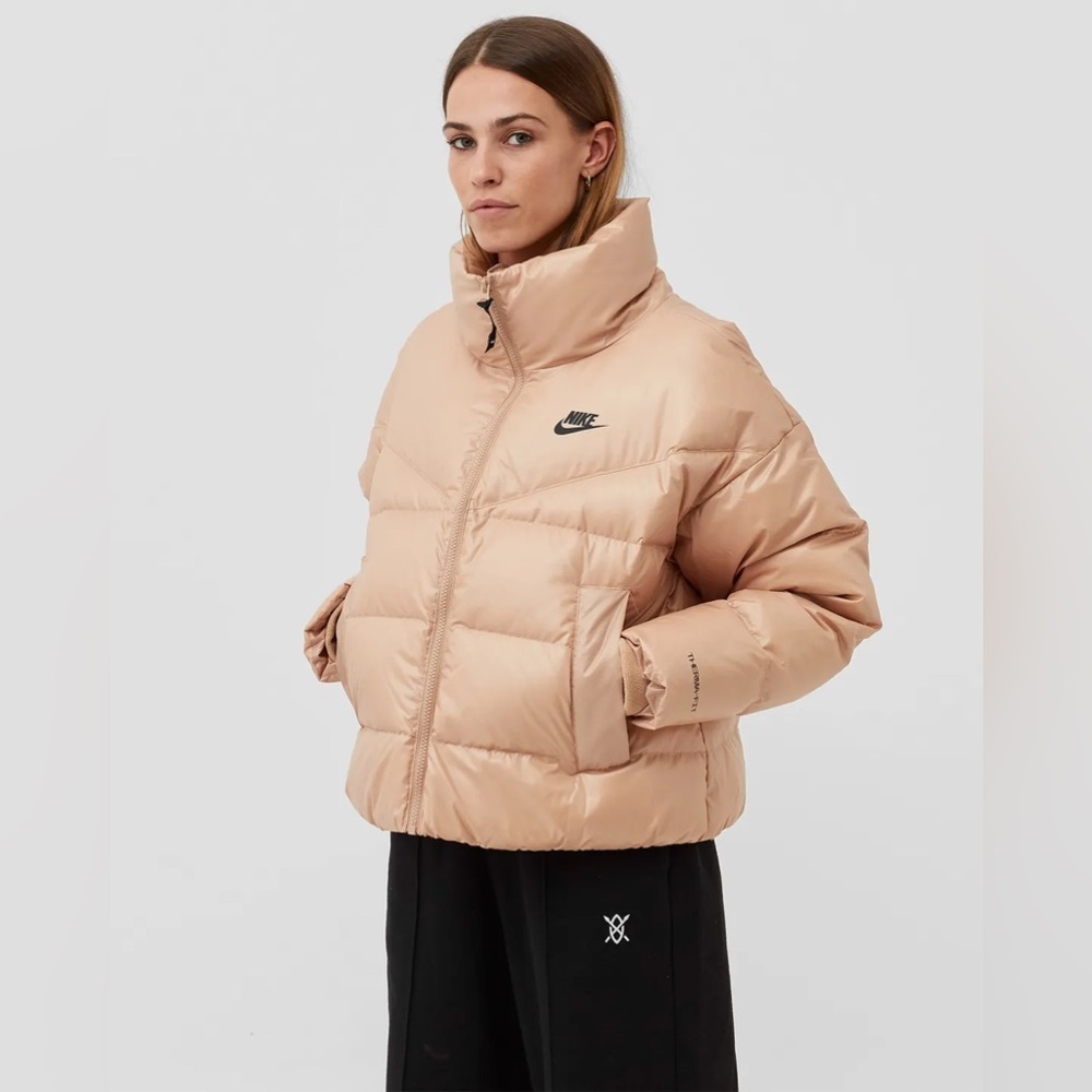NWT Nike Therma Sand Fit City Puffer Jacket Tan Duck Down Size M